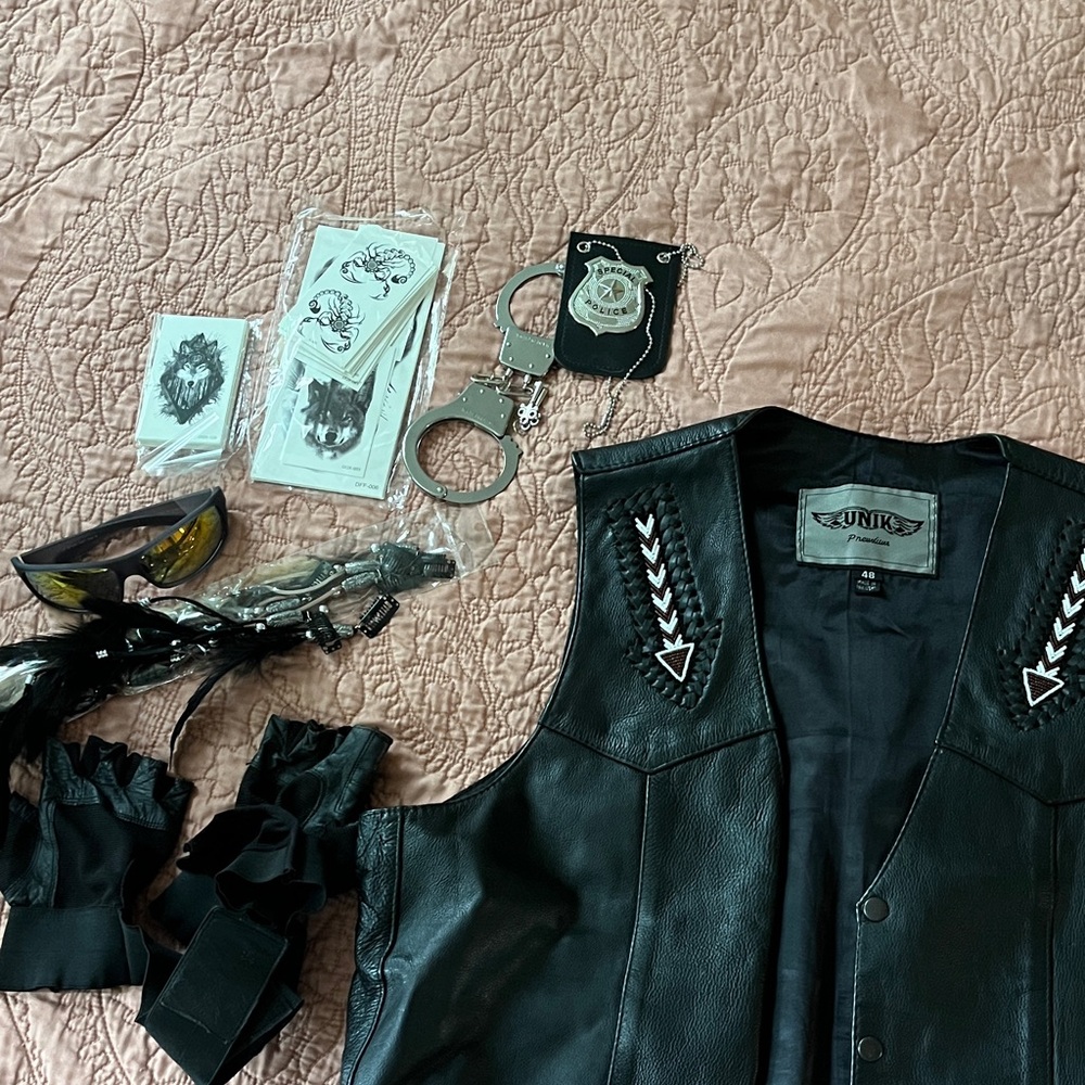 Dog the Bounty Hunter cute Halloween costume | all accessories plus vest - Picture 7 of 10